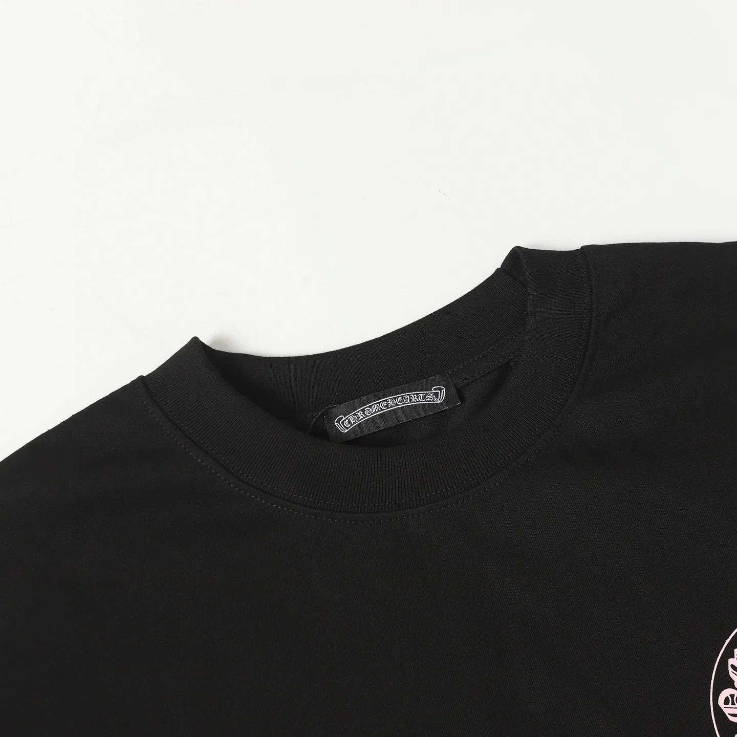 🅿️170 CHROME HEARTS/Chrome Heart CH Sanskrit printed short-sleeved T-shirt The fabric is made of 280g heavy combed cotton, customized with 32 count 1*1 threads, and washed twice for ready-to-wear. The fabric is comfortable and skin-friendly without any strange feeling. Custom-dyed fabric, with high textile density, good drape, and not easy to deform. The thick texture and tight spinning process will not affect the breathability of the fabric. The color saturation is very high. Imported digital direct-injection printing technology. A versatile and good-looking short-sleeve. The loose version covers the flesh and makes you look slimmer. It is the same style for men and women. It has three complete standards. Color: Black-White Size: XS-L